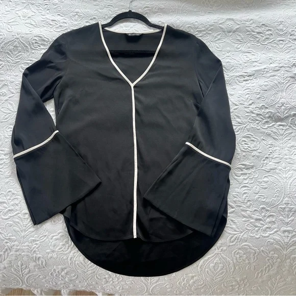 St. John Black Blouse with Creamy White Piping and Bell slit Sleeve Size Small - Picture 10 of 12